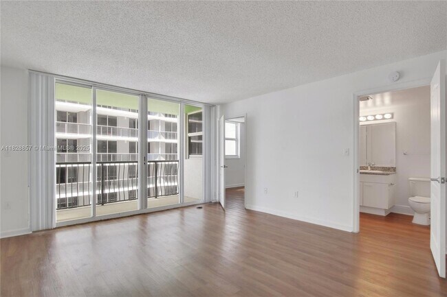 Building Photo - 1756 N Bayshore Dr