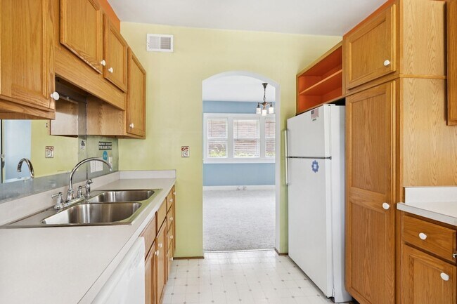 Building Photo - 1604 17th Ave S