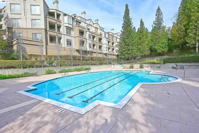 Building Photo - 280 Caldecott Ln