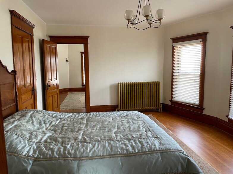 Bedroom - 1306 Lincolnway