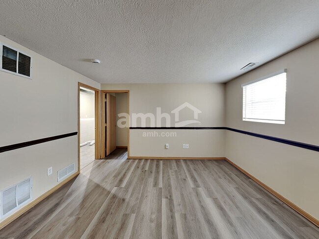 Building Photo - 2130 Winding Hollow Dr