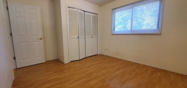 Building Photo - Large Secluded Lot, Kirkland