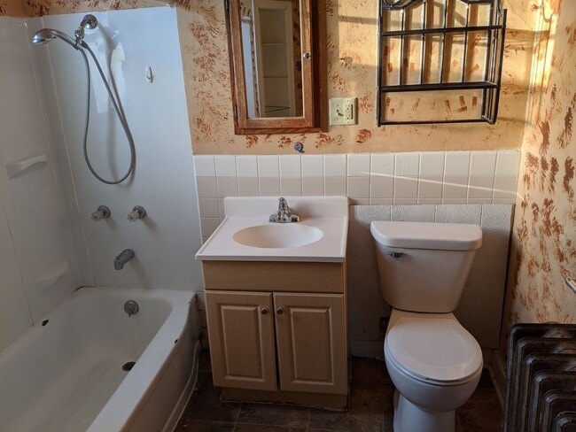Building Photo - 5 bed 2 bath Single Family Home in Wausau