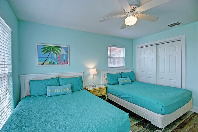 Building Photo - 9 La Playa