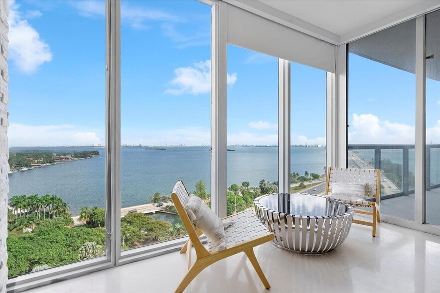 Building Photo - 601 NE 36th St