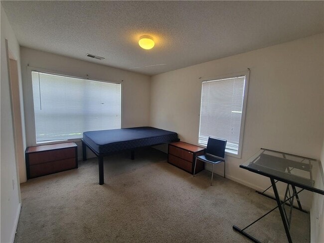 Building Photo - 192 University Village Dr