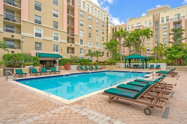 Building Photo - 520 SE 5 Ave