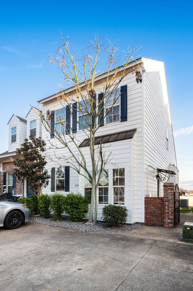 Building Photo - Sterling Townhomes