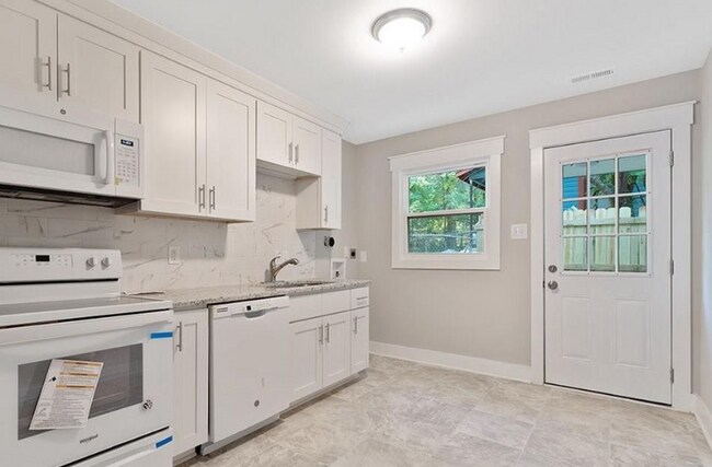 Building Photo - 116 N Hyde Park Ave