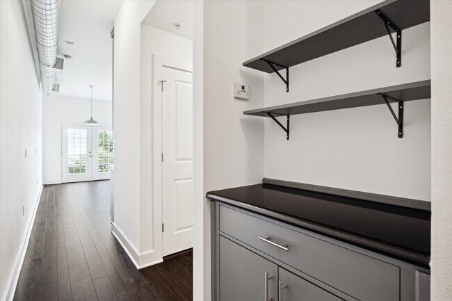 Building Photo - 1011 Studemont St