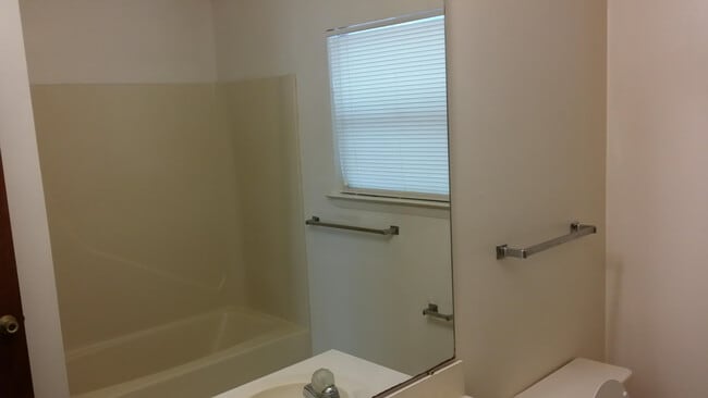 Building Photo - 151 Scottwood Dr SE