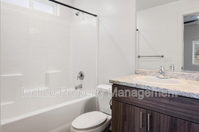 Building Photo - 1389 Northfield Rd