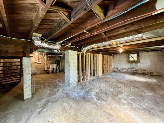 Building Photo - 145 Blanton St