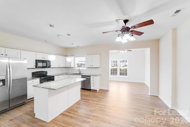 Building Photo - 4901 Sunburst Ln