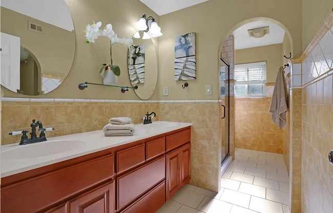 Building Photo - 5351 Springdale Ave