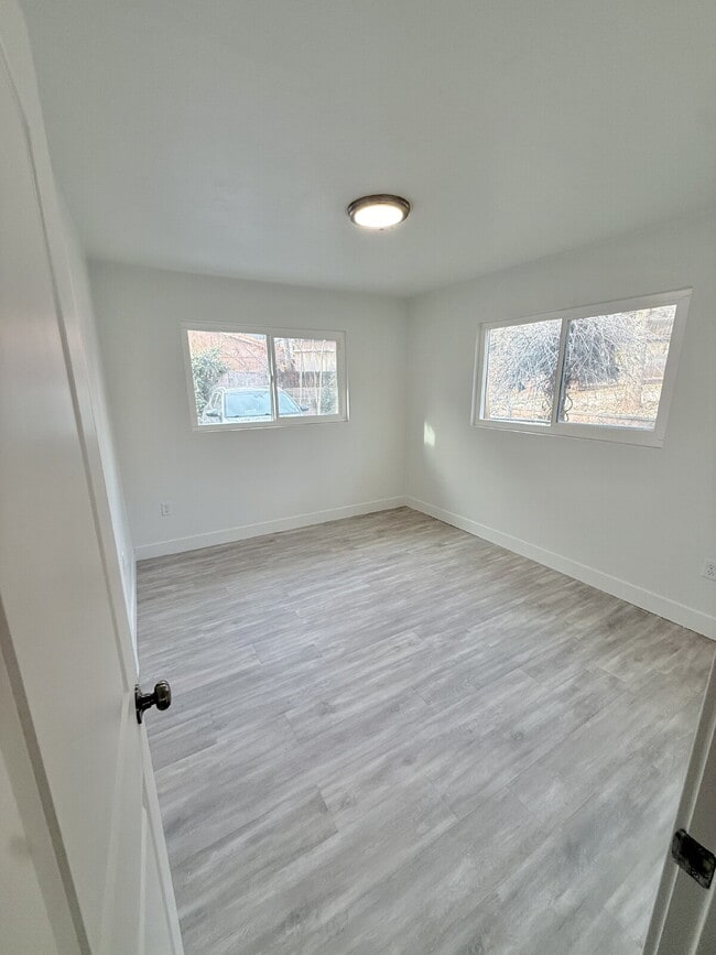 Building Photo - 288 W Diagonal #A 3 Bed/2 Bath