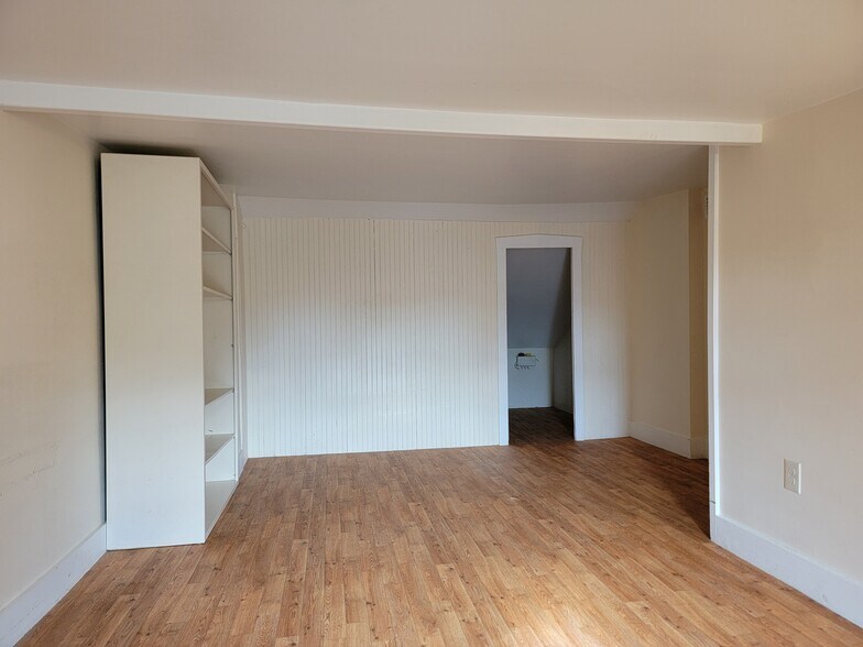 Building Photo - 819 Fruitville Pike