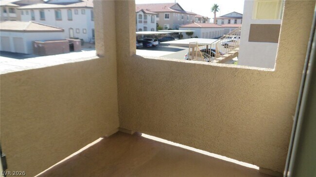 Building Photo - 2305 W Horizon Ridge Pkwy