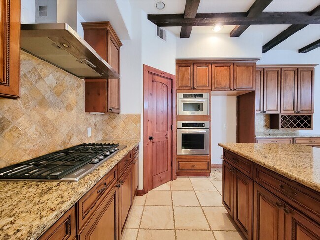 Building Photo - 1801 W 24th St