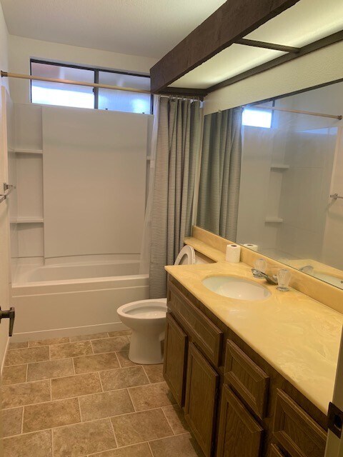 Building Photo - Charming 3 bedroom/2.5 bath Home - Call to schedule an appointment/Repairs in progress - Availabl...