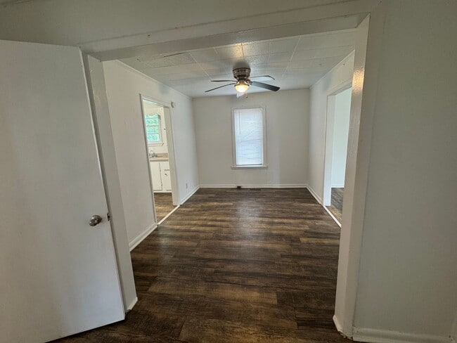 Building Photo - 2 Bedroom, 1 Bath House in Columbia!