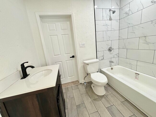 Building Photo - 1810 Britain St