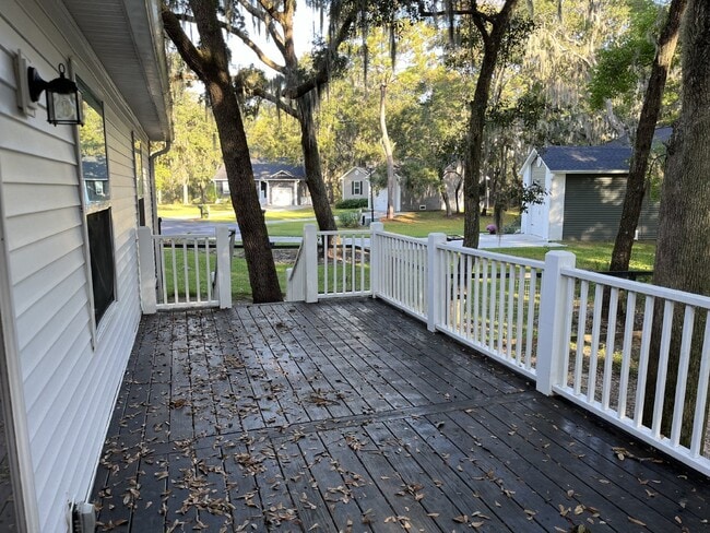 Building Photo - **Coming Soon** Stunning 3 bed, 2 bath in ...