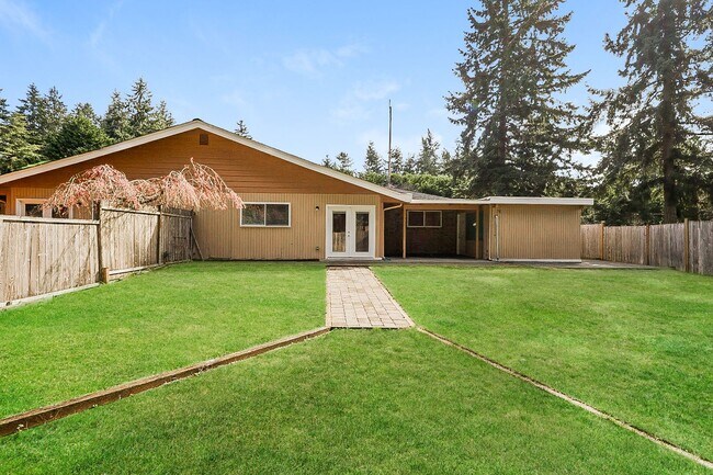 Building Photo - 4416 67th Ave W