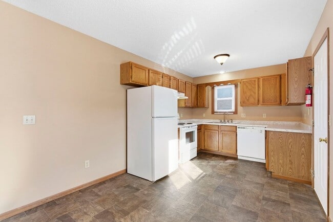 Building Photo - Arrowhead