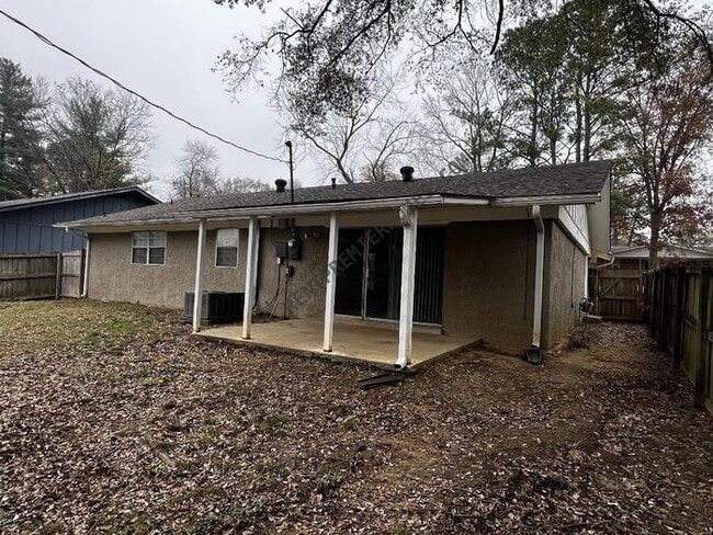 Building Photo - 8403 Woodview Dr E