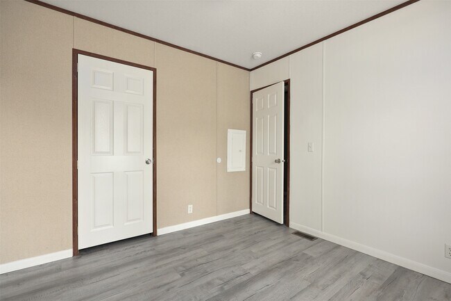 Building Photo - 4805 41st St E