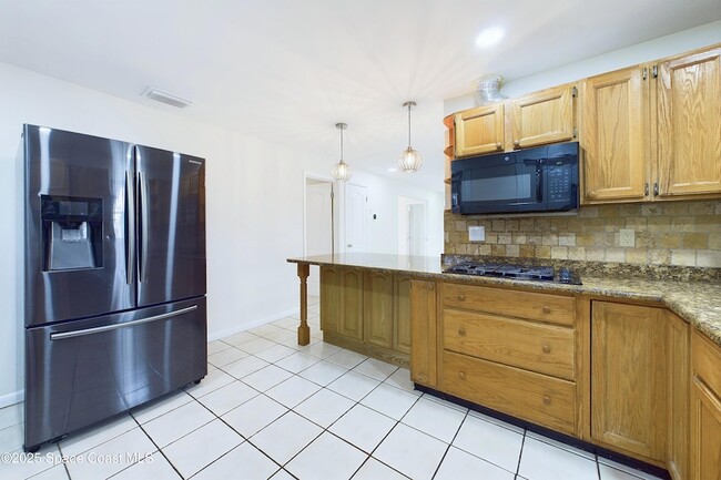 Building Photo - 1202 Yacht Club Blvd