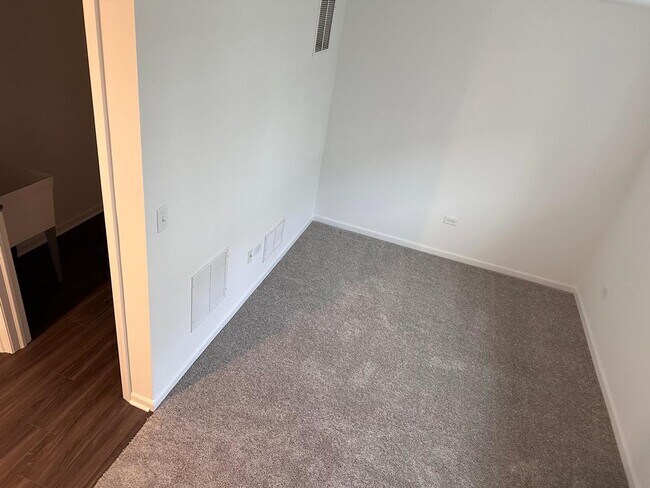 Building Photo - 560 Wolverine Dr