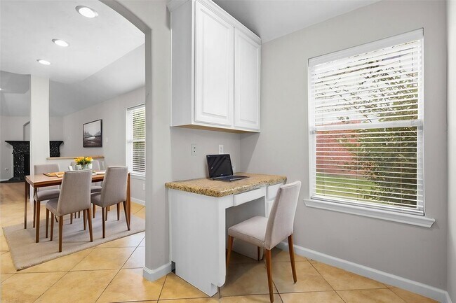 Building Photo - 25910 N Lakefair Dr