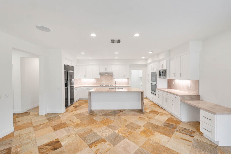 Kitchen - 12215 Delante Ct