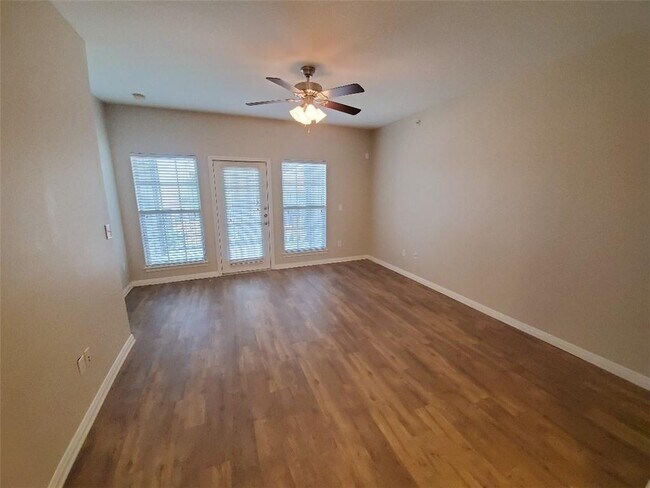 Primary Photo - 6810 Deatonhill Dr