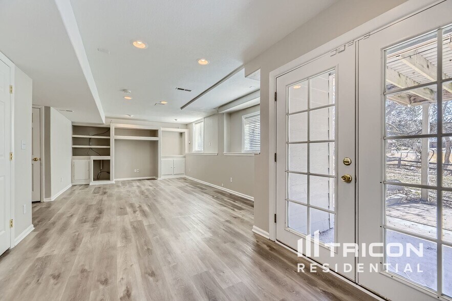 Building Photo - 9734 E Villasur Ct