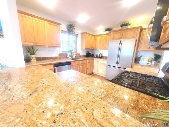 Building Photo - 1093 Shippan Ave