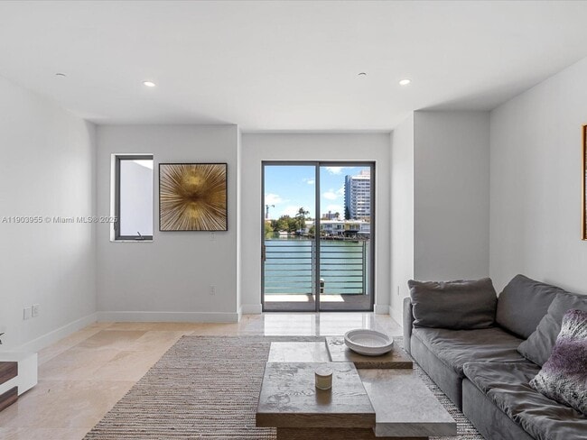 Building Photo - 155 N Shore Dr