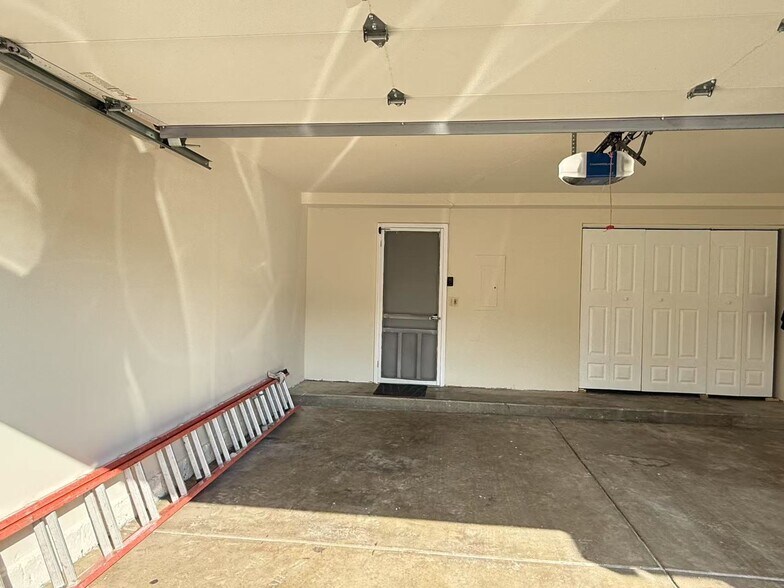 Building Photo - 2353 County Farm Ln
