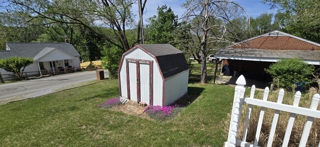 Building Photo - 1508 Blanton Ave SE