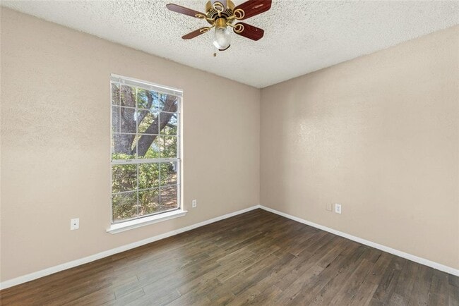 Building Photo - 609 Riverwood Dr