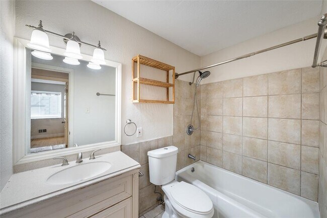 Building Photo - 2304 Barton Village Cir