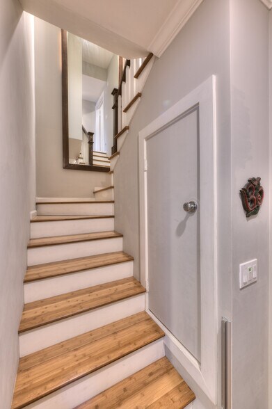 Building Photo - 2663 Centinela Ave