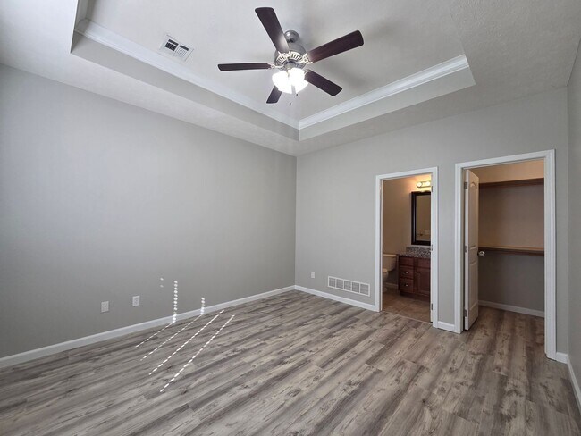 Building Photo - 376 Michaels Court