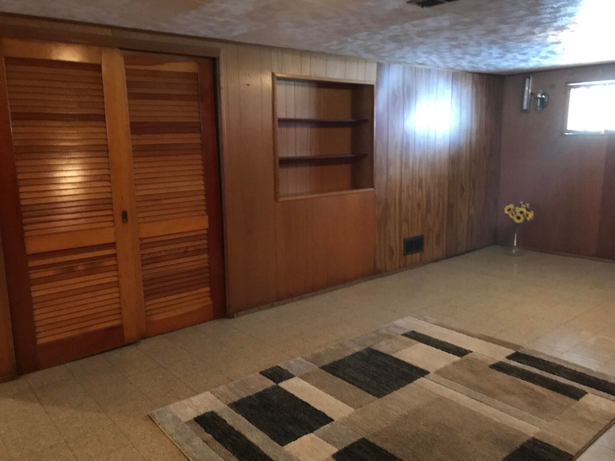 Building Photo - 782 N Van Auken St