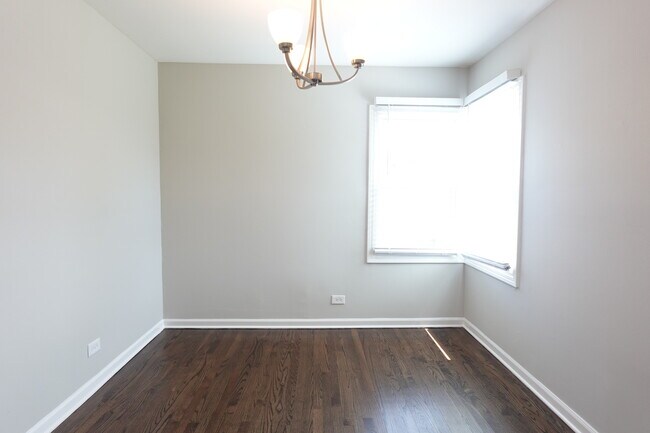 Building Photo - 161 W Franklin Dr
