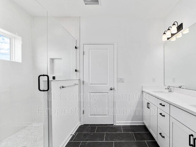 Building Photo - 374 Ness Cir