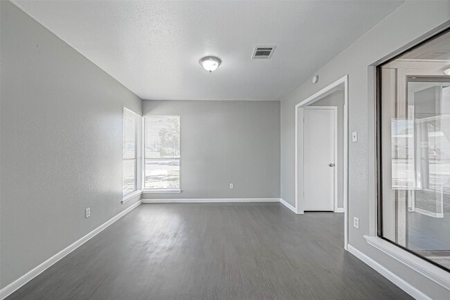 Building Photo - 4302 Wildacres Dr