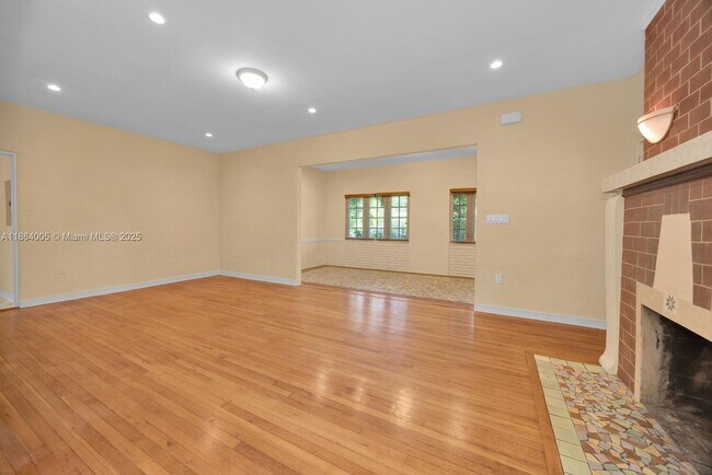 Building Photo - 46 Montilla Ave